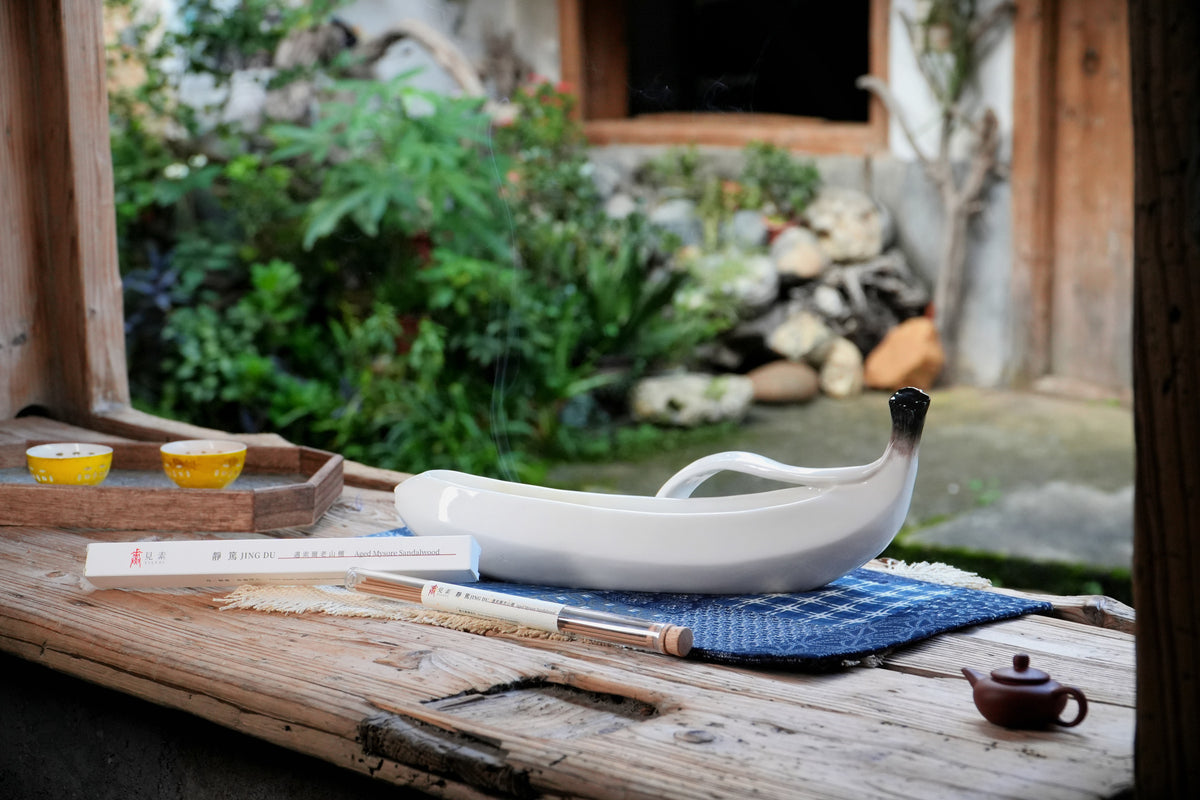 Jing Du — Aged Mysore Sandalwood · 靜篤·邁索爾老山檀 (Incense Sticks)