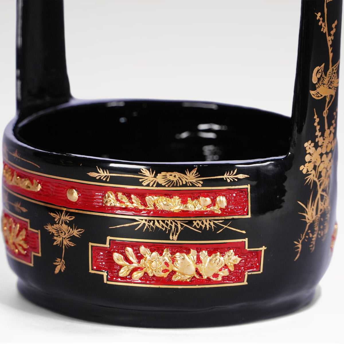 春盛籃身與提梁紋飾細節 · Chun Sheng body and handle detail
